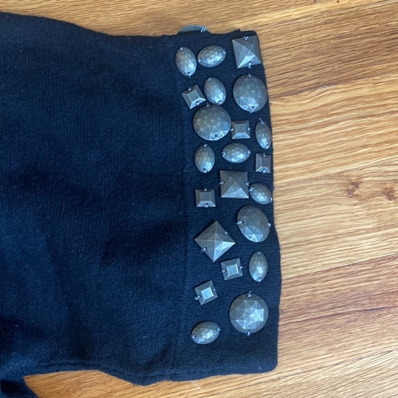 Qi Women’s Embellished Black Cashmere Sweater Size M - Picture 3 of 6